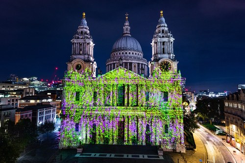 圣保罗大教堂壮观灯光投影秀
