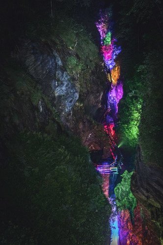 溶洞灯光投影秀设计 Design of cave light projection show